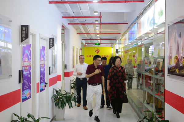 深圳市企業(yè)聯(lián)合會、深圳市企業(yè)家協(xié)會黨委書記于劍一行到禮至控股集團(tuán)調(diào)研